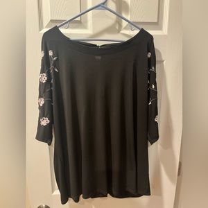 Beautiful women’s black short sleeve blouse. Excellent condition! 1X.